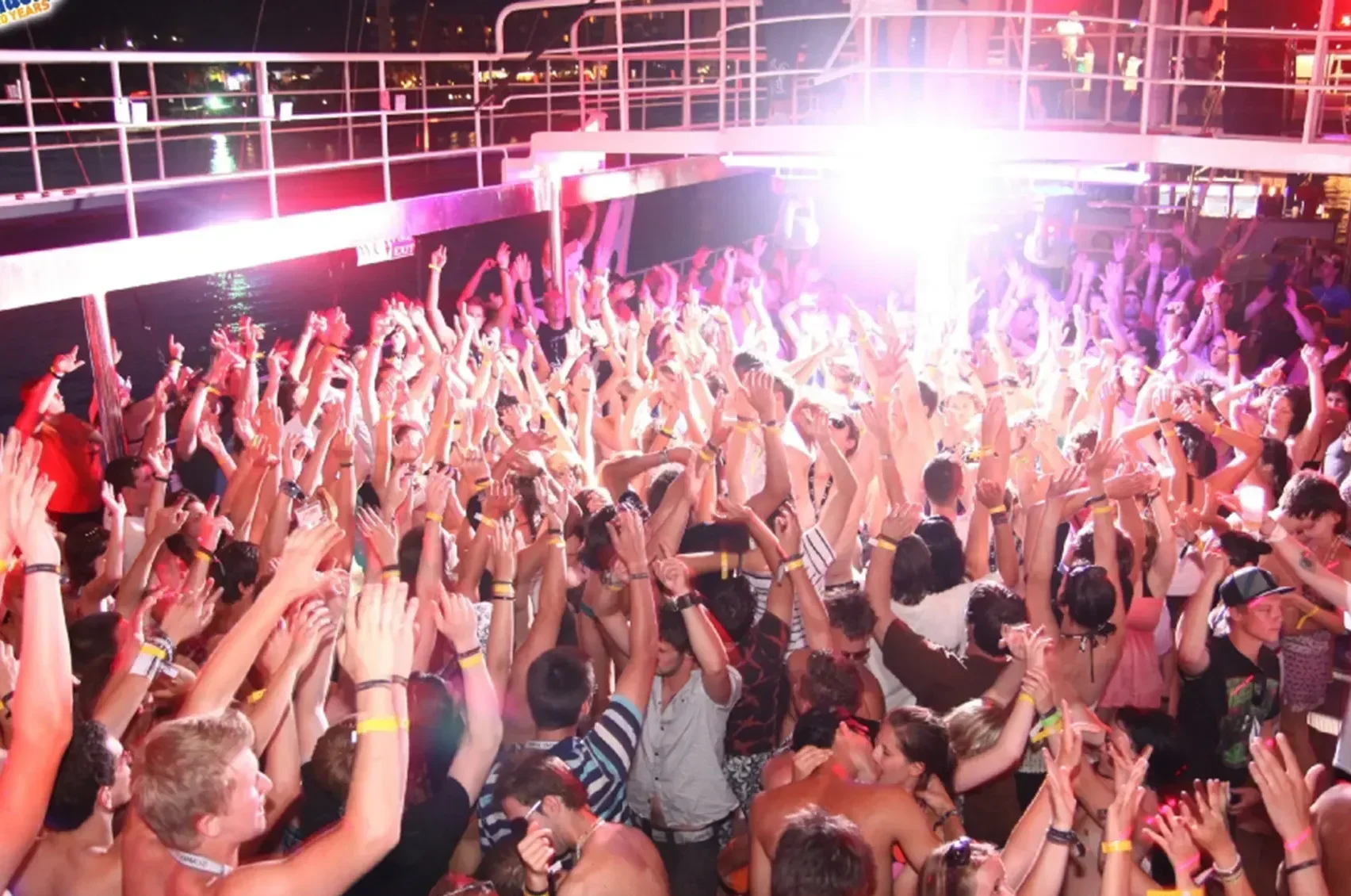 Alanya-Starcraft-Boat-Tour-Tursay-Travel-12-e1747207371189