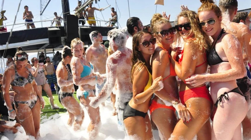 Bodrum-Foam-Boat-Party-21-high